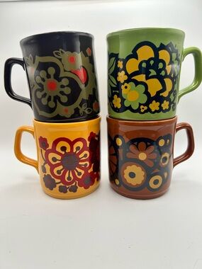 Vintage Table Top Cartwright’s Retro Floral Ceramic Mug Set